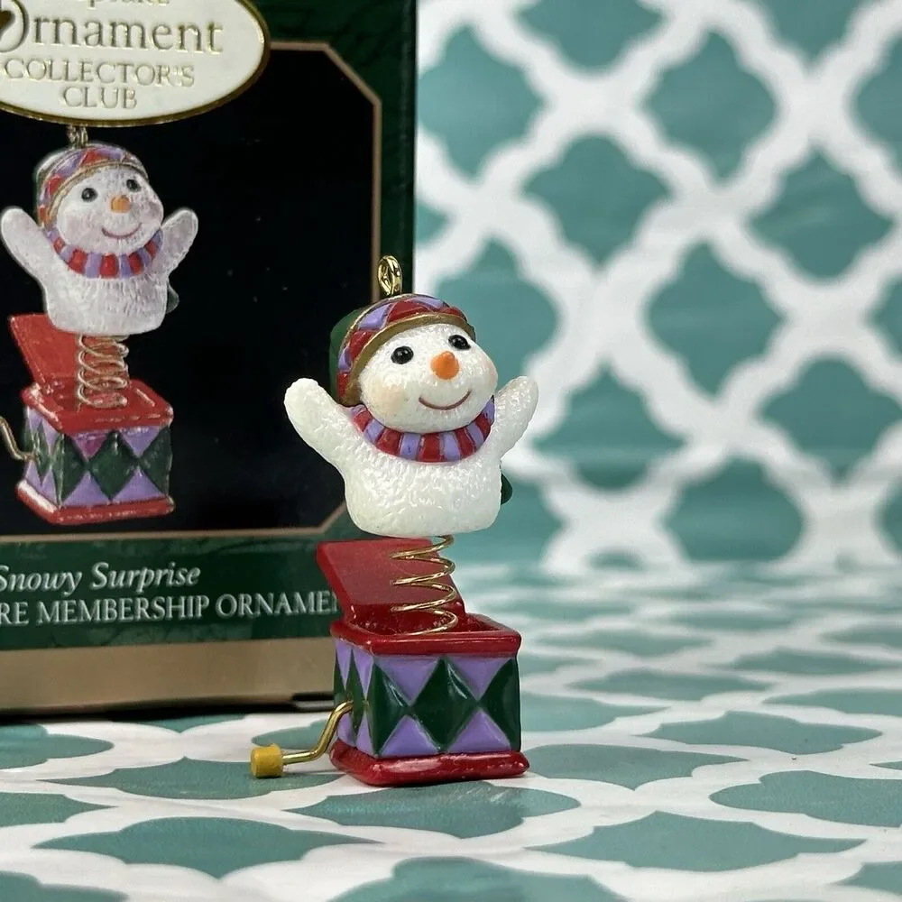 Hallmark Keepsake Ornament Collector's Club‎ Snowy Surprise 1999 Membership #T7